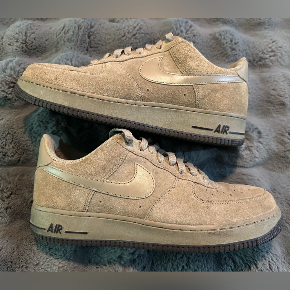 Nike Tan Sneakers Classic Style